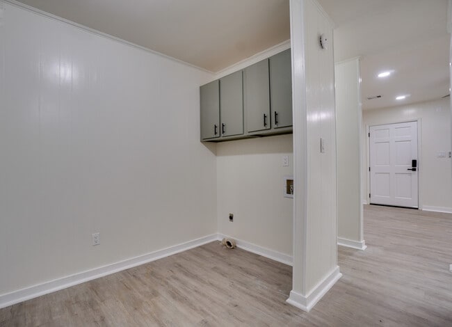 Building Photo - 2696 W View St