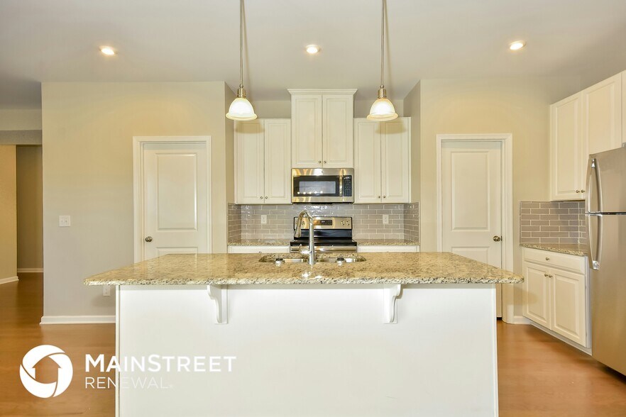 Building Photo - 556 Goodman Dr