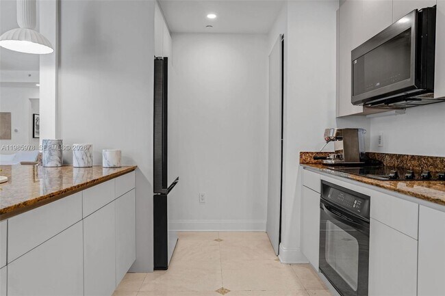 Building Photo - 725 Crandon Blvd