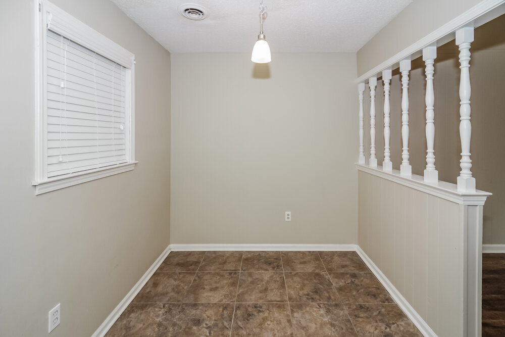 Building Photo - 4102 Royalcrest Dr