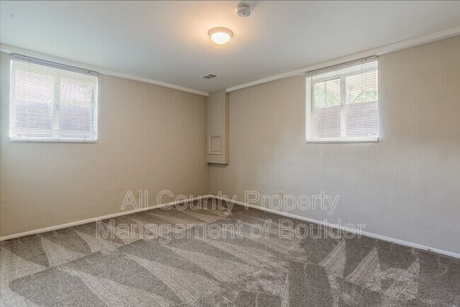 Building Photo - 2360 Balsam Dr