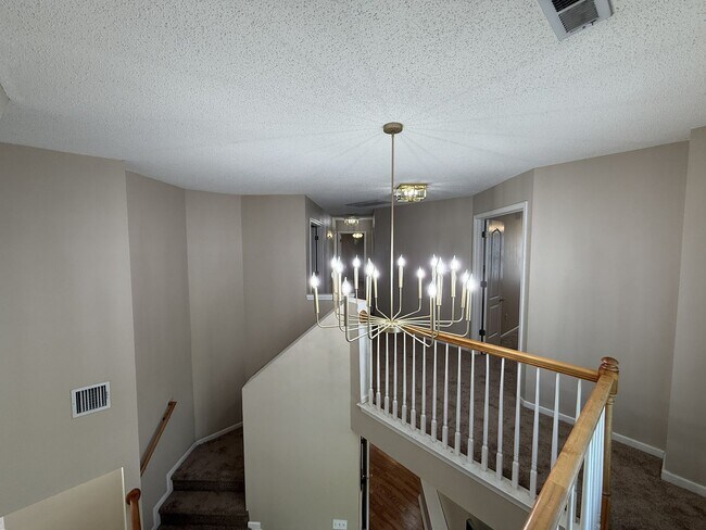 Building Photo - Newly Renovated Modern Home