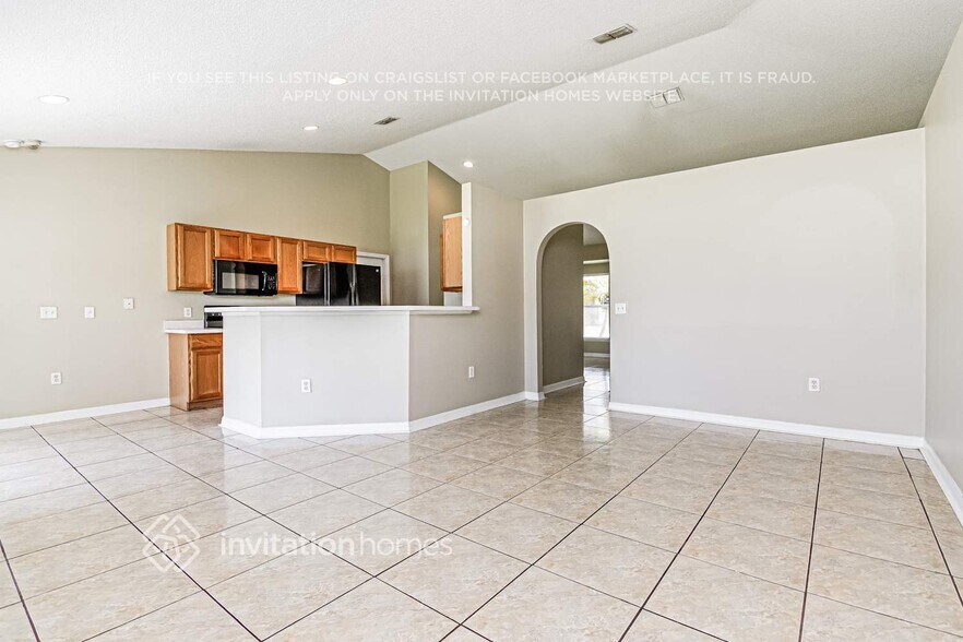 Building Photo - 1160 St Tropez Ct