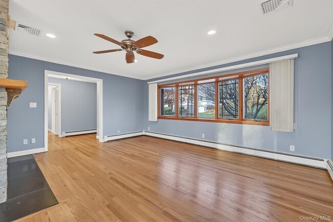 Building Photo - 350 Spring St