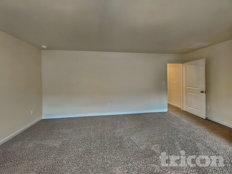 Building Photo - 288 Oliver Dr