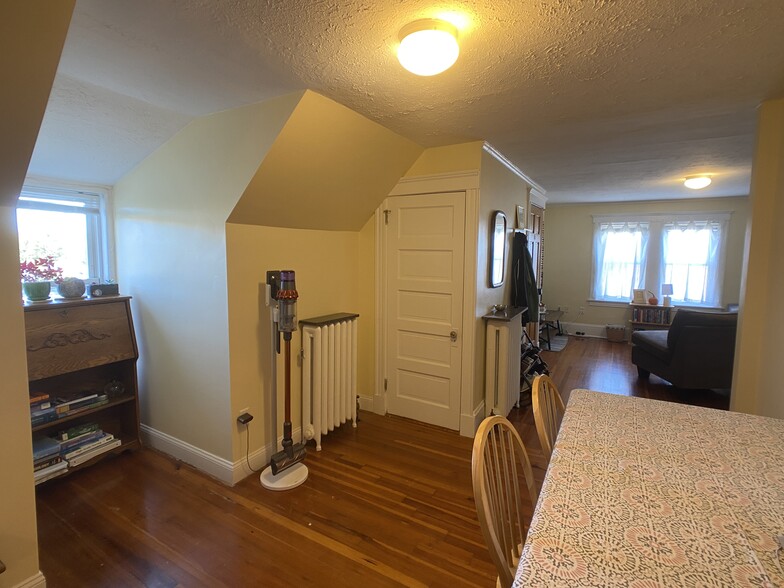 Building Photo - 8 Mendelssohn St