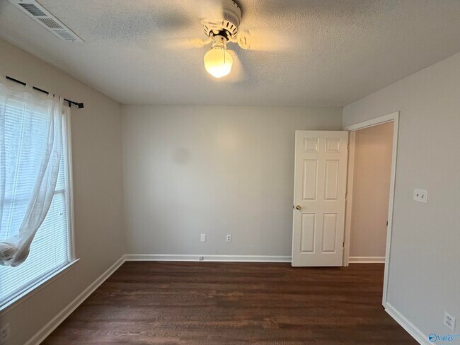 Building Photo - 3029 Battlement Rd SW
