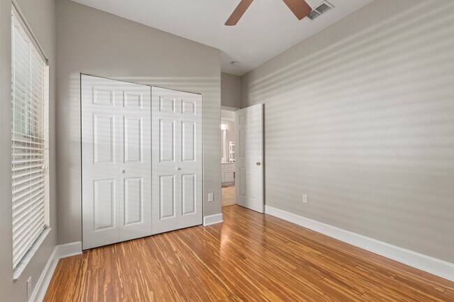 Building Photo - N Arlington Ave