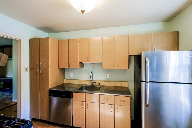 Building Photo - 647 Azalea Dr