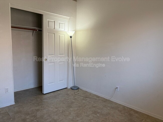 Building Photo - 7816 N 54th Ln