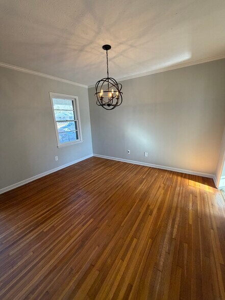 Building Photo - 5121 Lynbar Ave