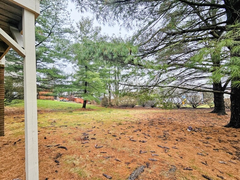 Building Photo - 474 N Maple St