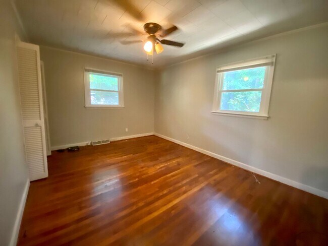 Building Photo - 129 Freedom Dr