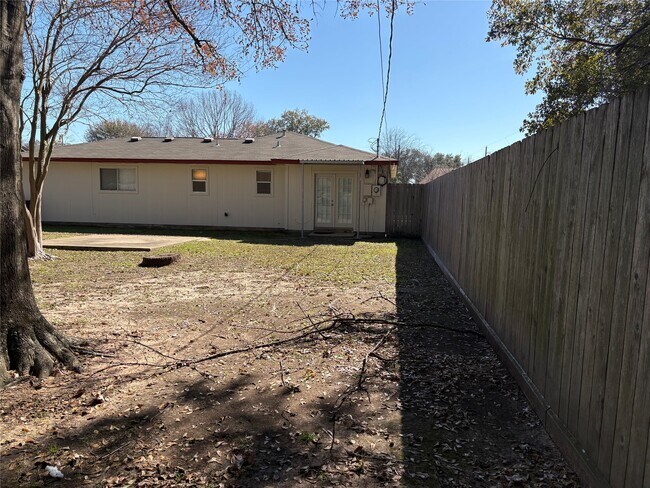 Building Photo - 1007 Stoneleigh Ct