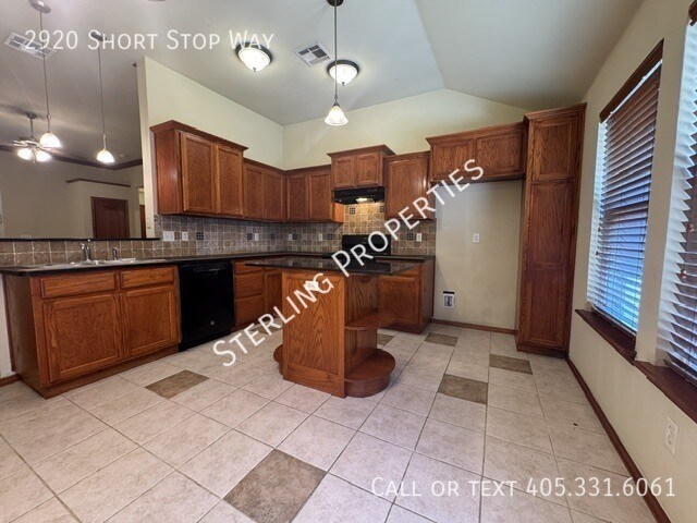 Building Photo - 2920 Short Stop Way