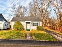 Building Photo - 3 Bedroom House on Quiet Street in Monaca