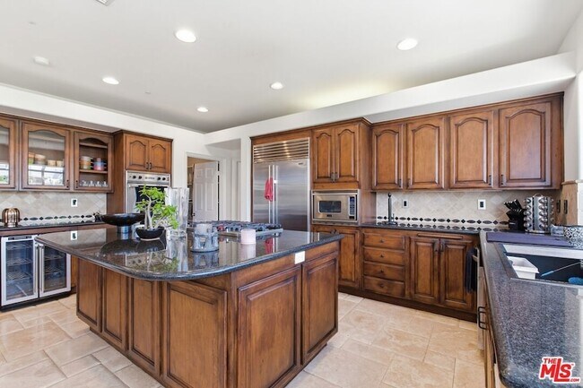 Building Photo - 6003 County Oak Rd