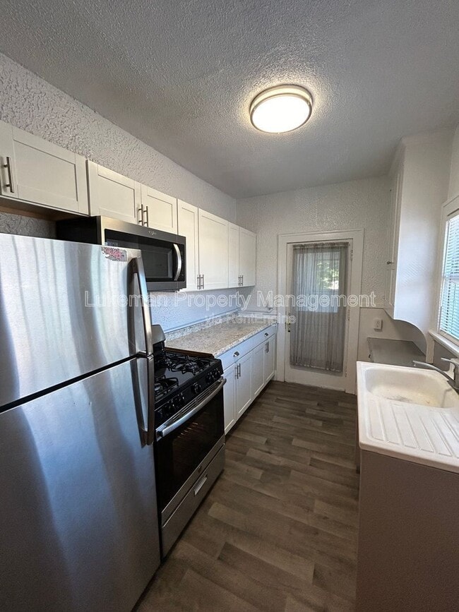 Building Photo - 428 S Westnedge Ave