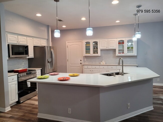 Building Photo - 8504 Young Ln