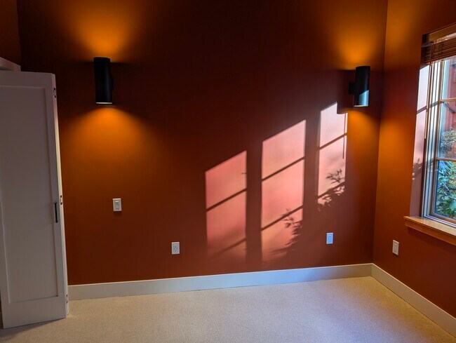 Building Photo - 726 NW 11th Ave