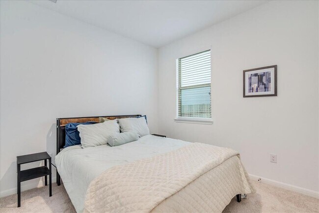 Building Photo - 802 Papaya Dr