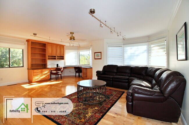 Building Photo - 3350 Mountain Oak Dr