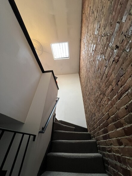 Building Photo - 518 Massachusetts Ave