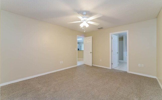 Building Photo - 920 W Lake Cannon Dr NW