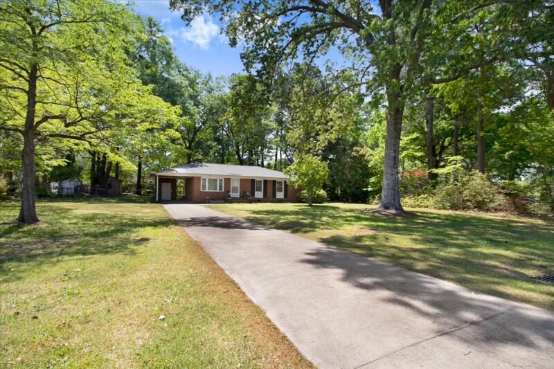 Building Photo - 1506 Boyette Dr