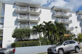 Building Photo - 1801 S Treasure Dr