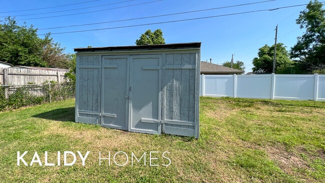 Building Photo - 2825 SW 76th St