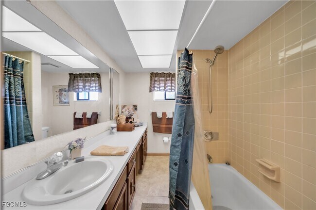 Building Photo - 1011 SE 40th St