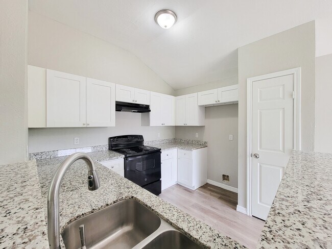 Building Photo - 15814 Murrelet Ct