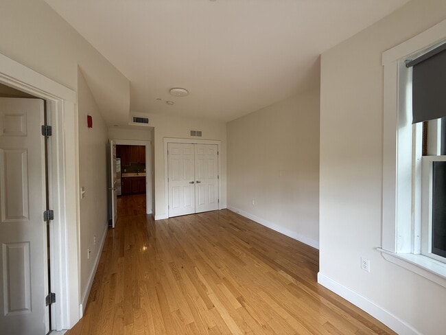 Building Photo - 367 Harvard St