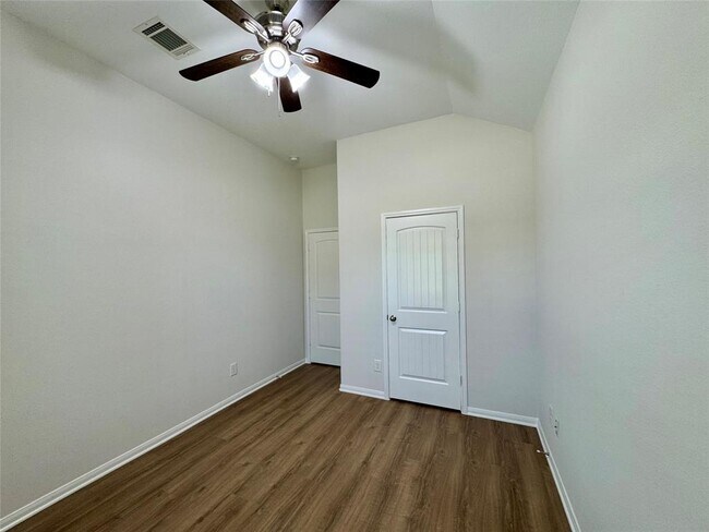 Building Photo - 18717 Stewart Hill Dr