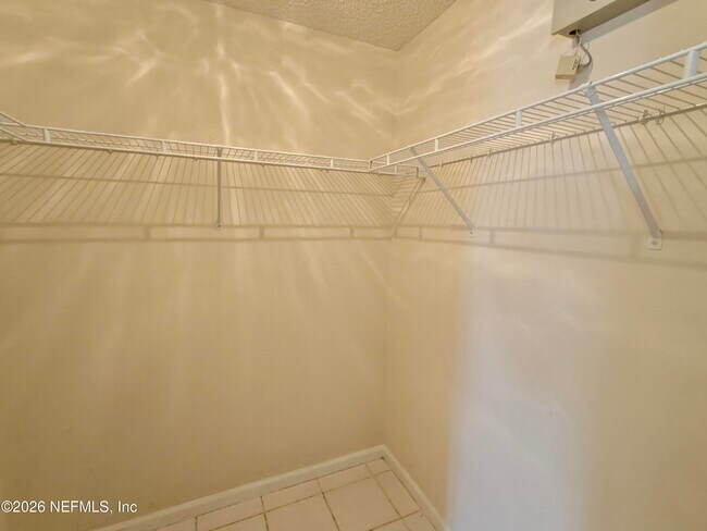 Building Photo - 1563 Lakeway Dr