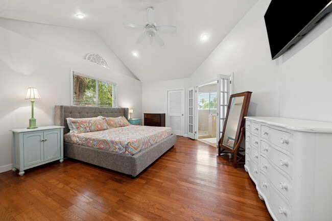 Building Photo - 949 Seagate Dr