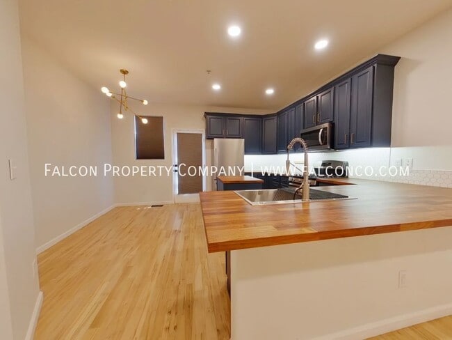 Building Photo - 834 Victoria Ridge Point