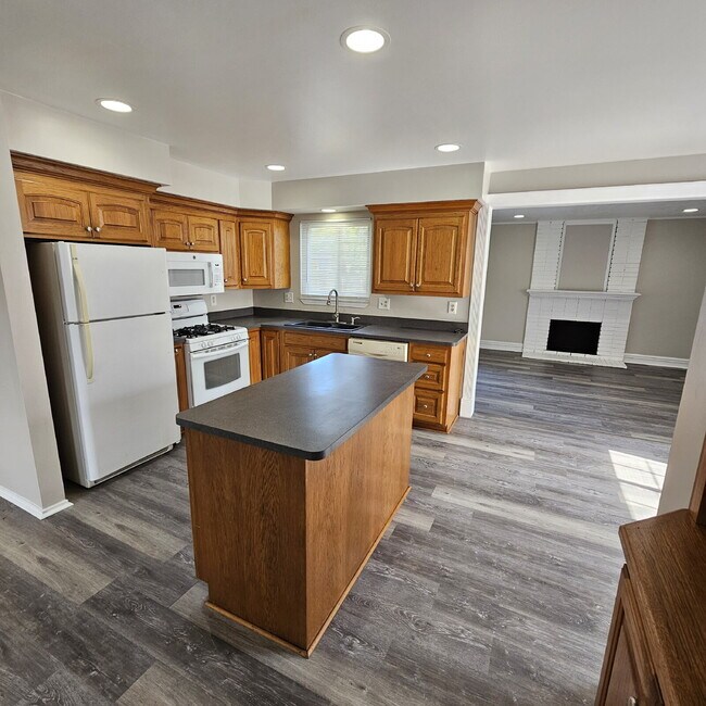 Building Photo - Updated 2 Bedroom Ranch with Open Living Room that Flows Through Kitchen, Dining Area to Great Ro...