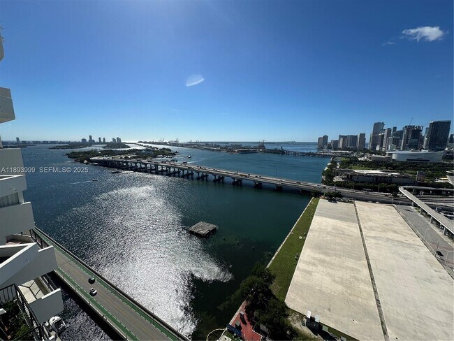 Building Photo - 555 NE 15th St