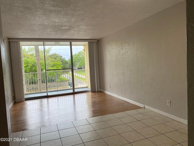 Building Photo - 732 N Halifax Ave