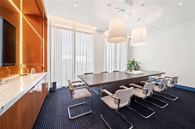 Building Photo - 2678 Tigertail Ave