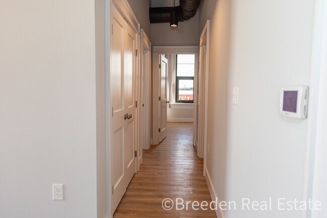 Building Photo - 100 W Union St