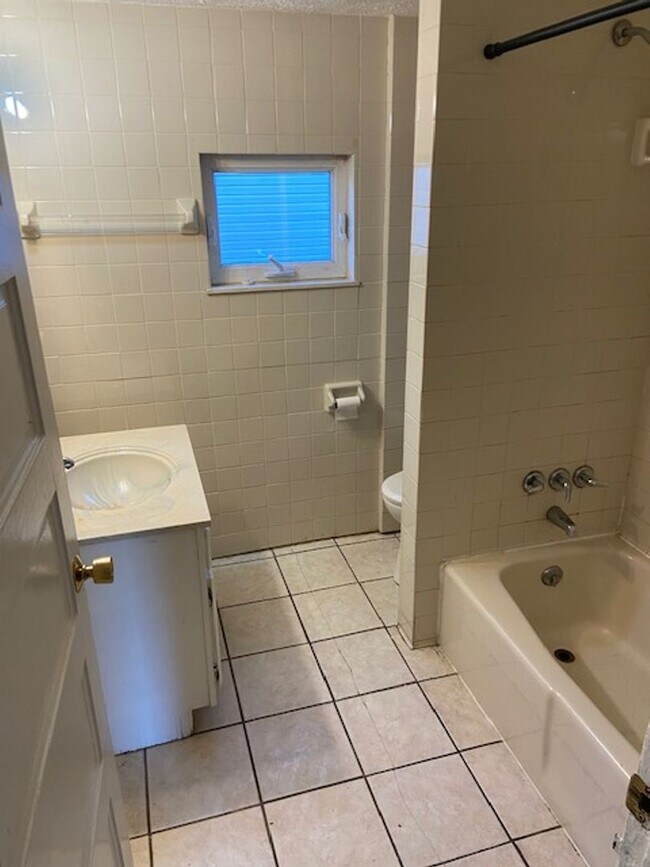 Building Photo - 1915 19th St