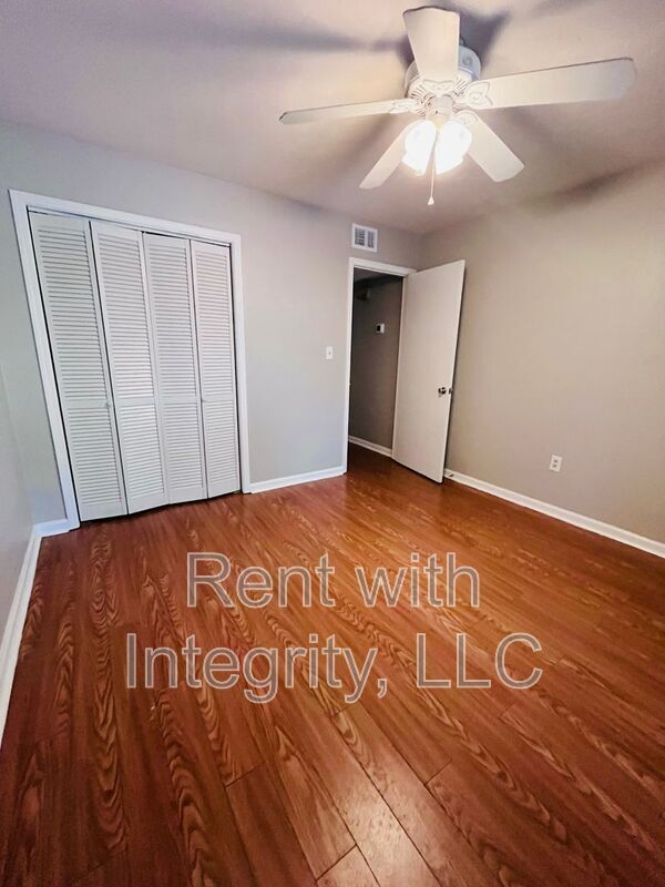 Building Photo - 581 Holyoke Ct