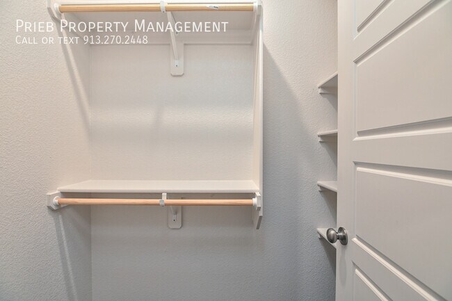 Building Photo - 12321 S Chelsea St