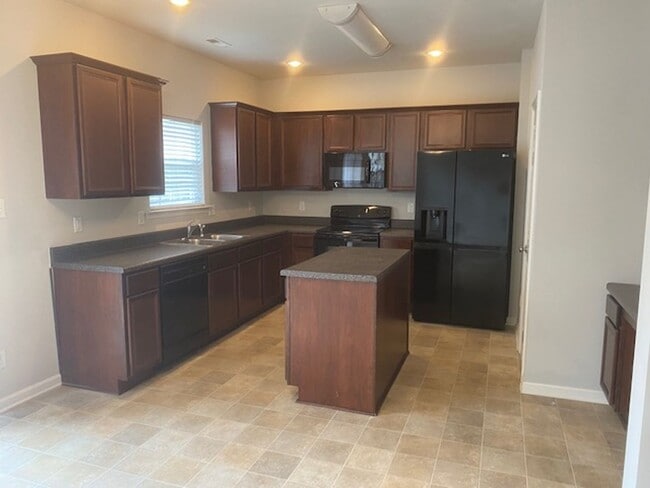 Building Photo - 203 Linfoot Ct