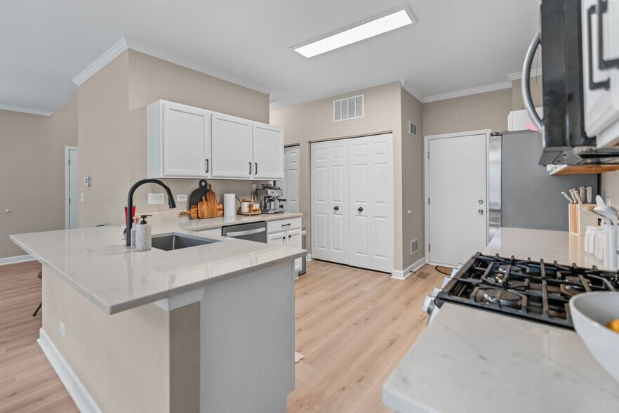 Building Photo - 206 Madison Dr
