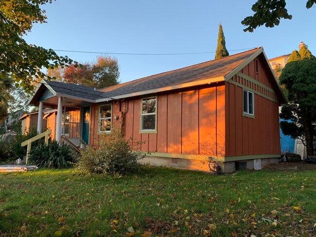 Building Photo - 5105 SE Rex Dr