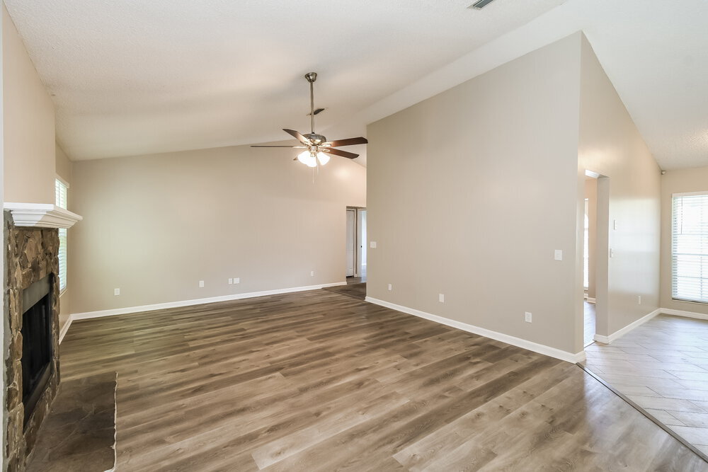 Building Photo - 465 Oldfield Dr